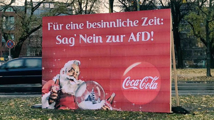 Text auf Plakat: Für eine besinnliche Zeit: Sag nein zur AfD!